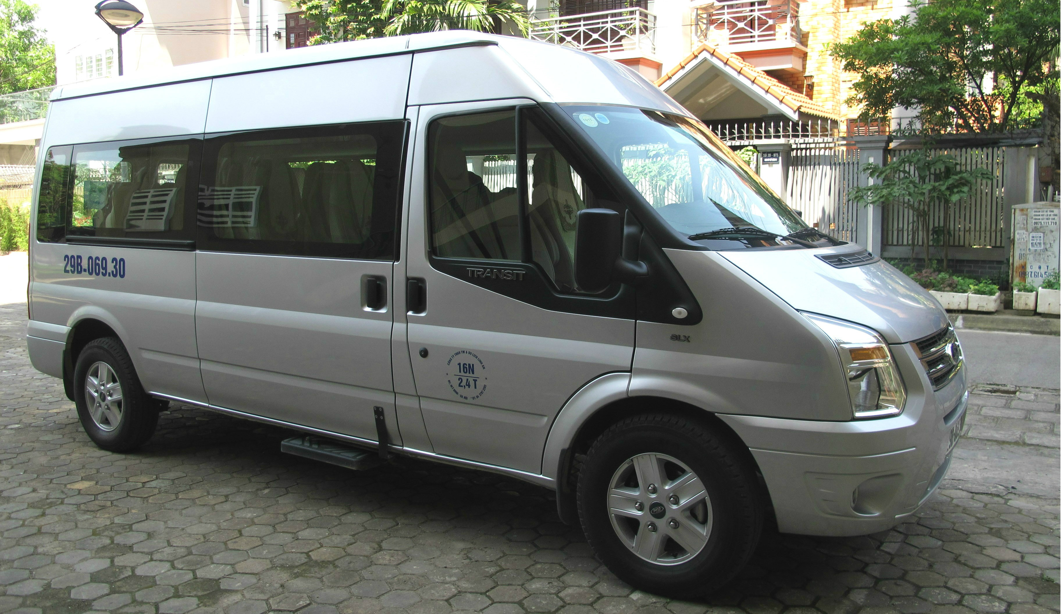 Xe Tháng 16 chỗ - Ford transit